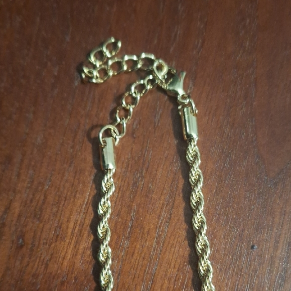 Elegant Gold-tone Layered Necklace Set - Picture 8 of 8